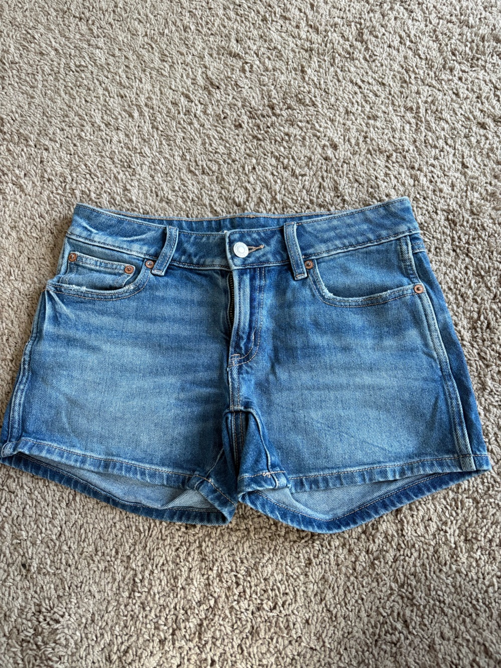 American Eagle Midi shorts